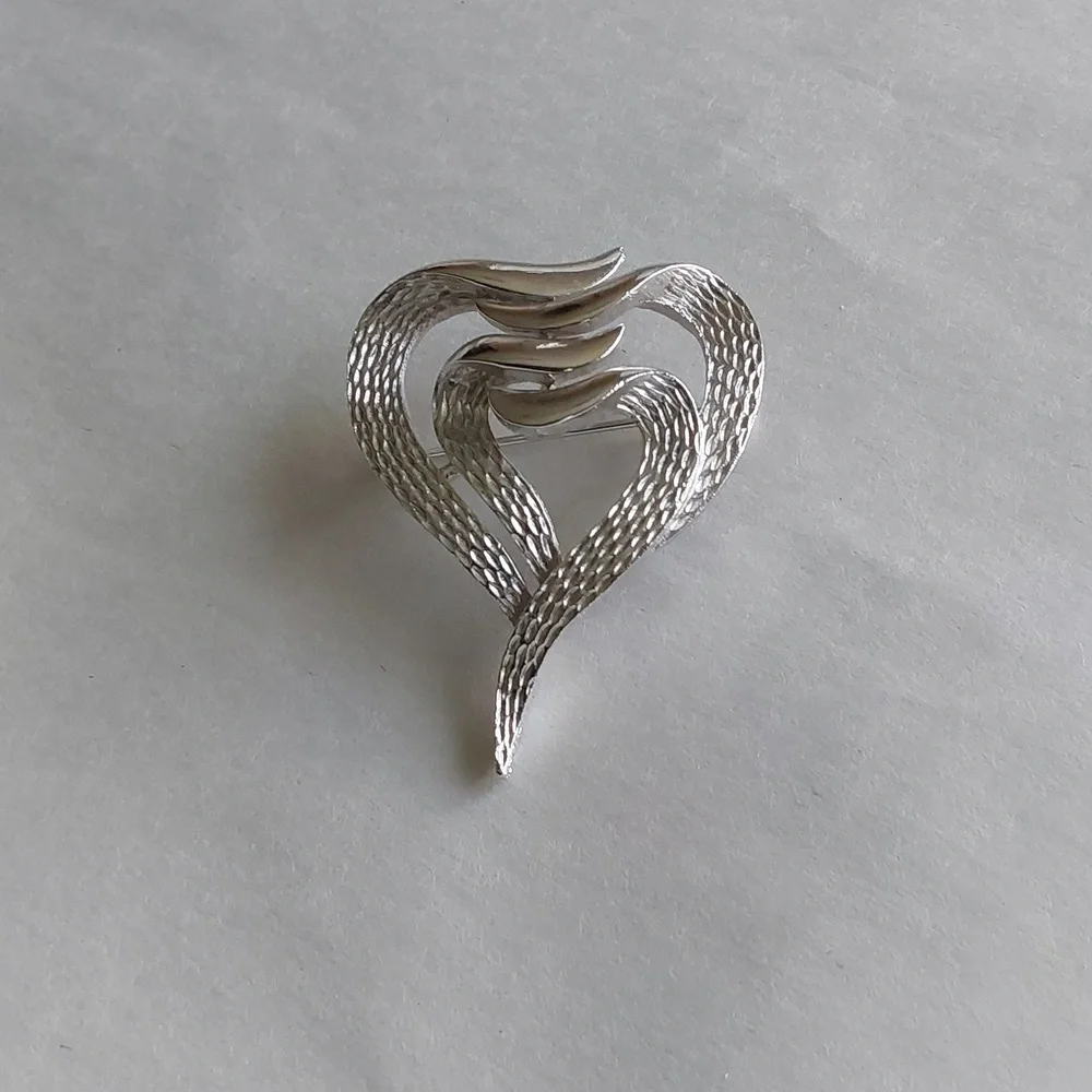 VINTAGE LAYERED HEART‎ BROOCH